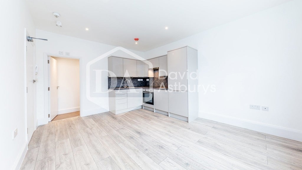 Flat Crouch Hill in Greater London