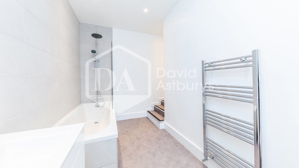 Flat Crouch Hill in Greater London