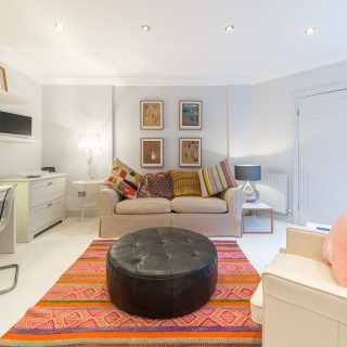 Flat Bray Place in Greater London