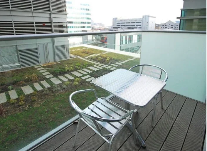 Flat Pan Peninsula Square in Greater London