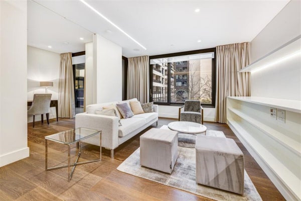 Flat Rathbone Square in City of Westminster