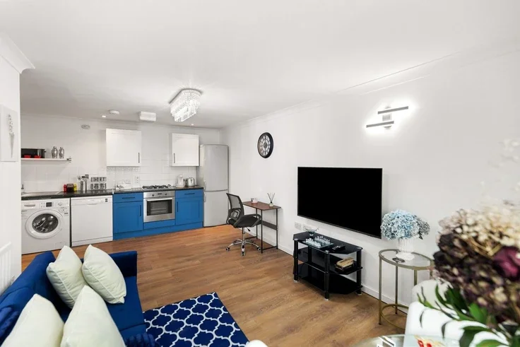 Flat Lewis Gardens in Greater London