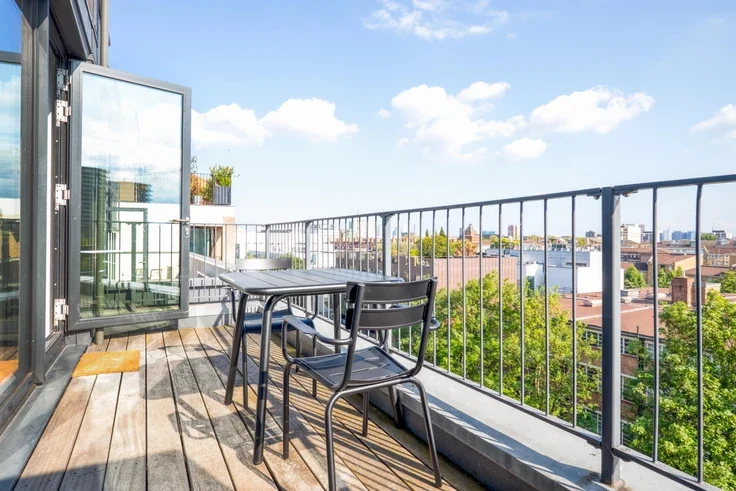Flat De Beauvoir Crescent in Greater London