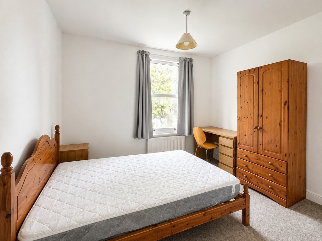 Room Newmarket Road (shared-use path) in Cambridge
