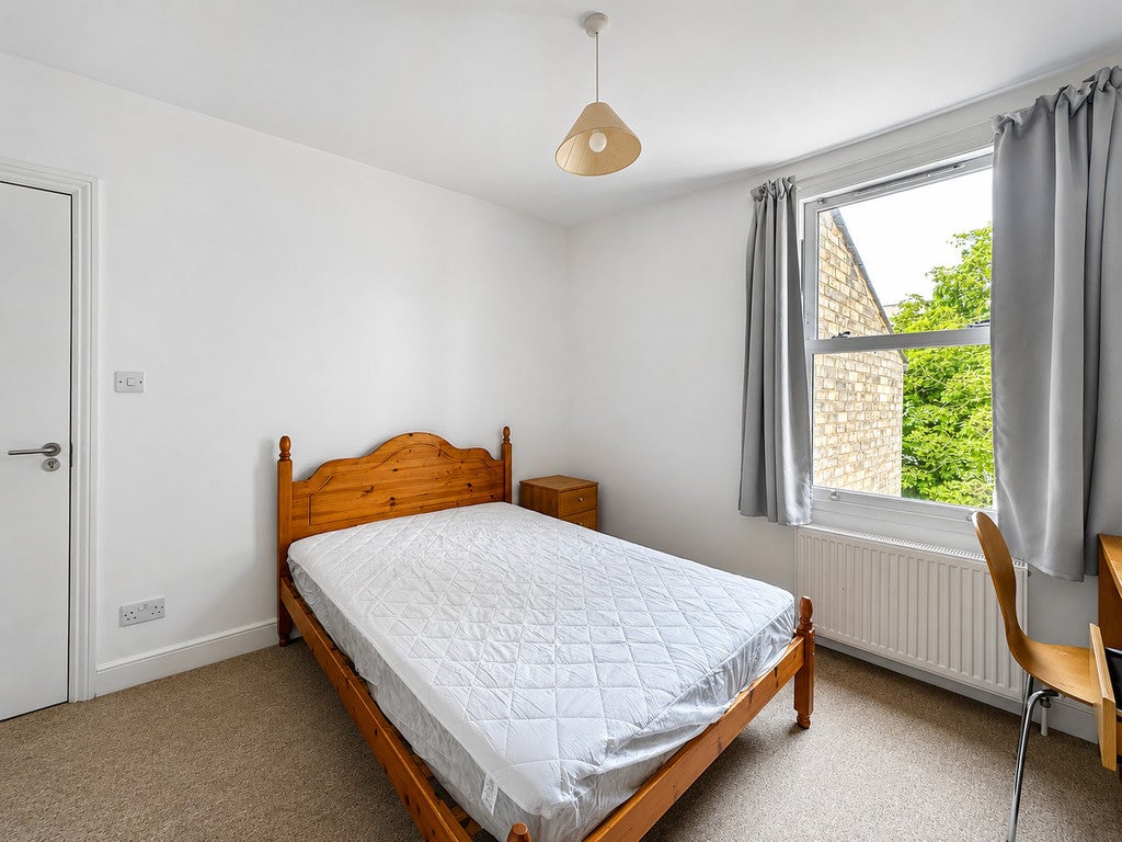 Room Newmarket Road (shared-use path) in Cambridge