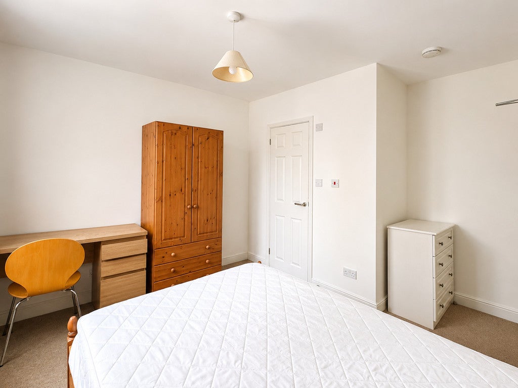 Room Newmarket Road (shared-use path) in Cambridge