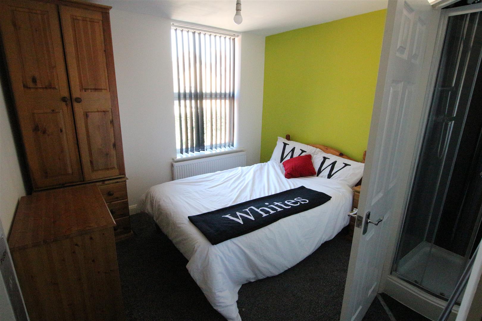 Room Towcester Road in Far Cotton