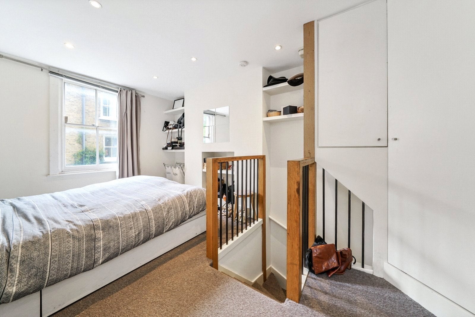 Flat Ballater Road in Greater London
