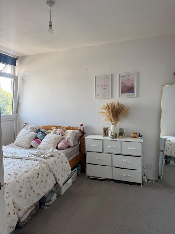 Room Westbridge Road in Greater London