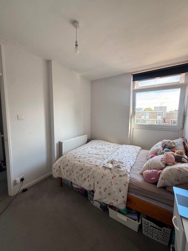 Room Westbridge Road in Greater London