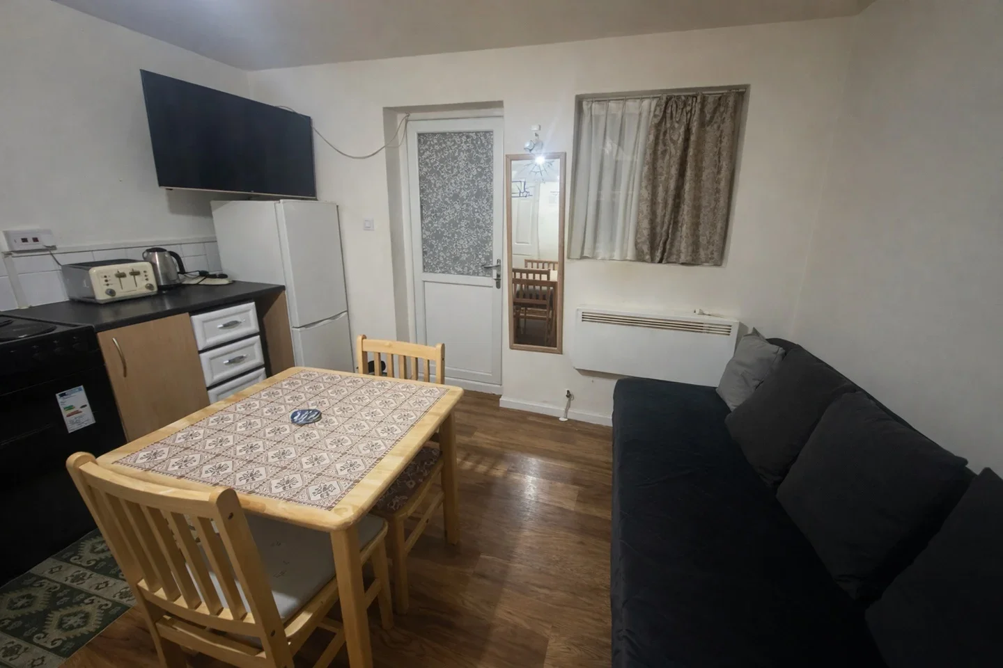 Room Middleham Road in Greater London