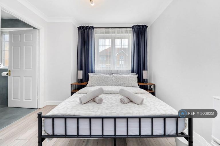 Room South Road in Greater London