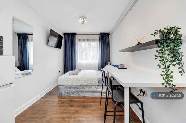 Room South Road in Greater London