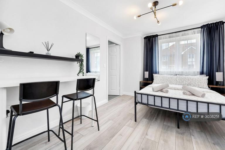 Room South Road in Greater London