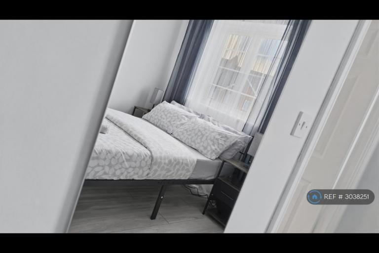 Room South Road in Greater London