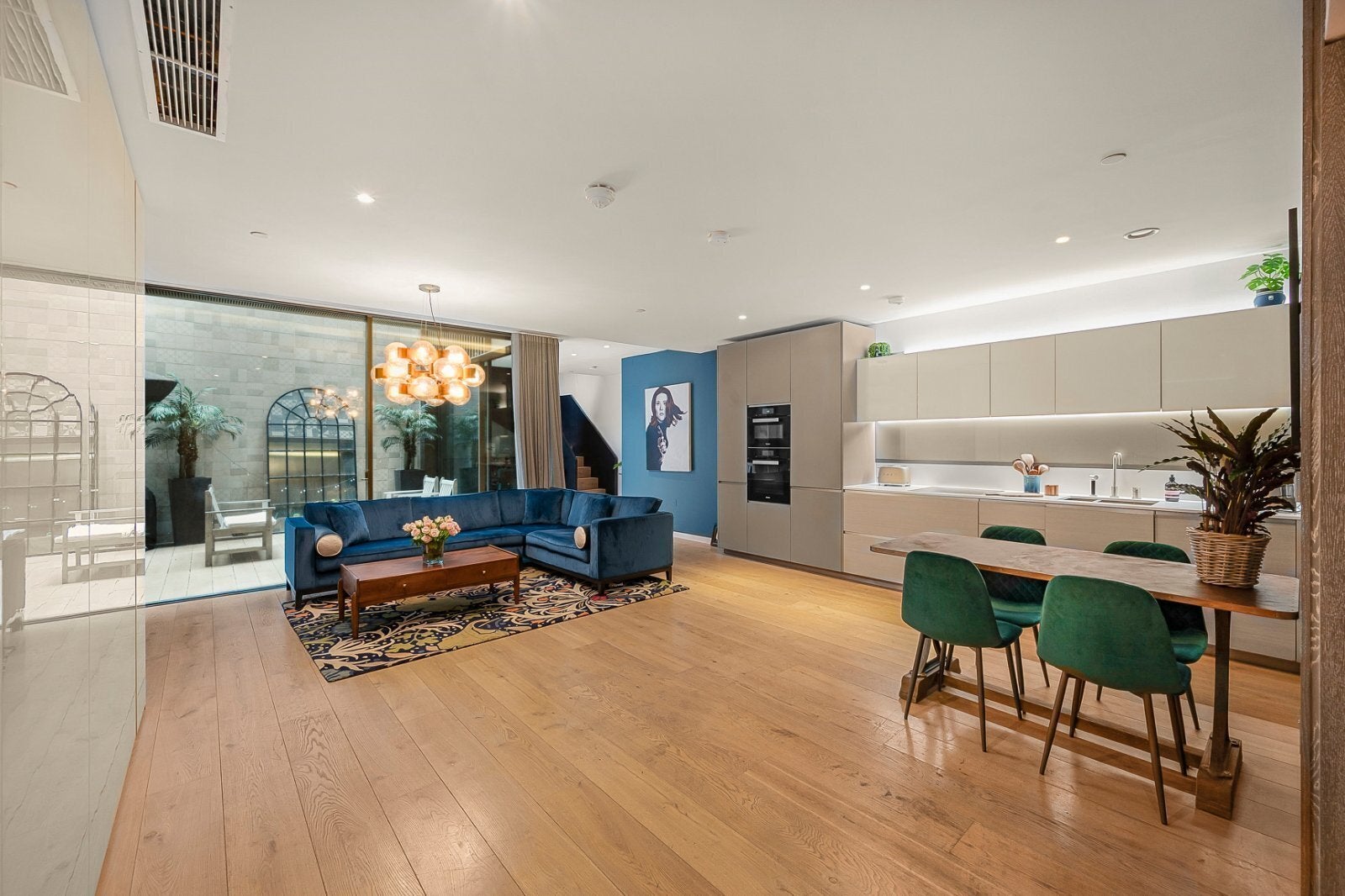 Flat Wardour Street in City of Westminster