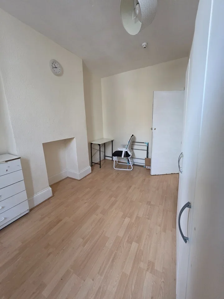 Flat Willesden Lane in Greater London