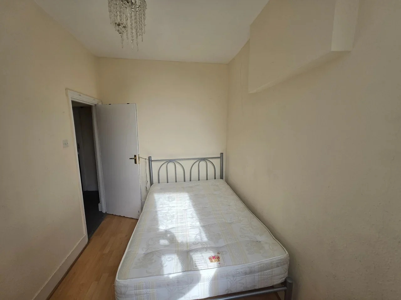 Flat Willesden Lane in Greater London