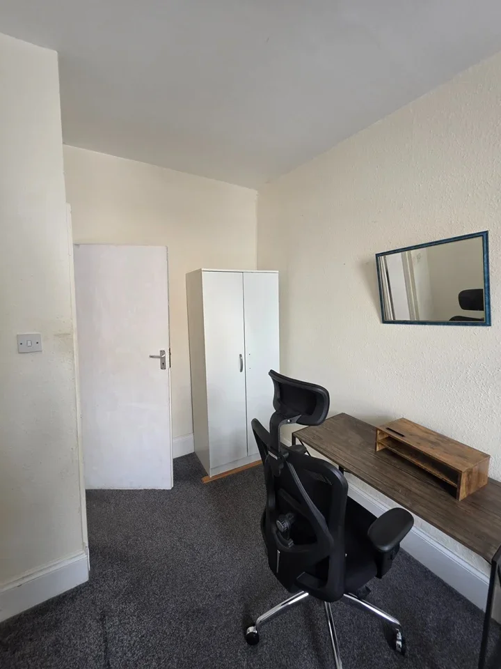 Flat Willesden Lane in Greater London