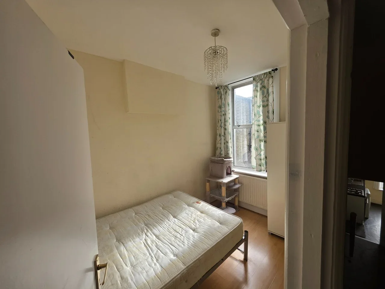 Flat Willesden Lane in Greater London