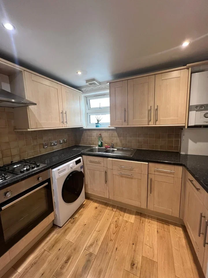 Room Woolwich Road in Greater London