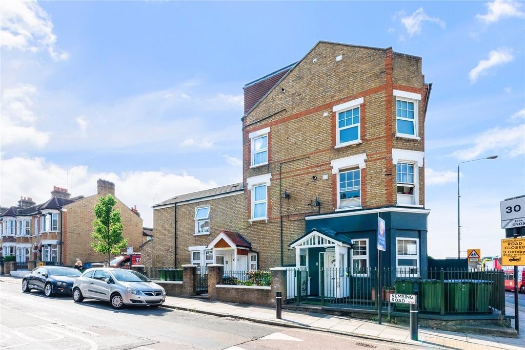 Room Woolwich Road in Greater London