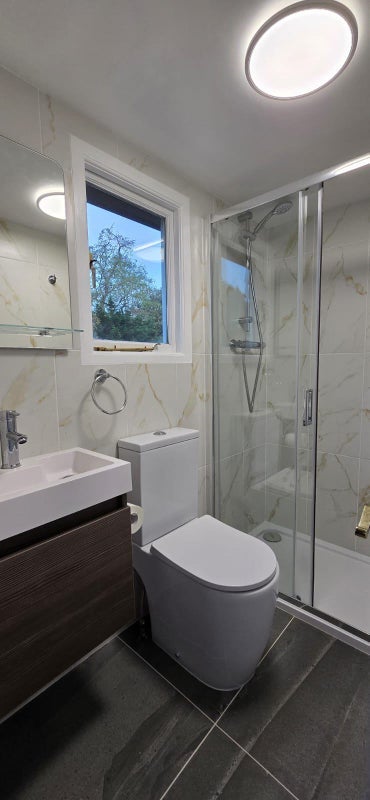 Room Cleveley Crescent in Greater London