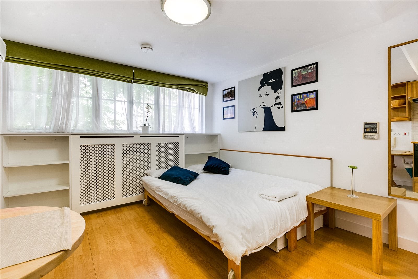 Flat Gloucester Street in City of Westminster