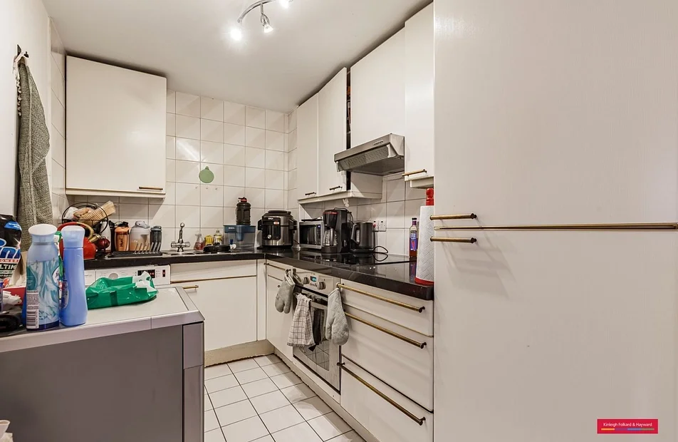 Flat Blythe Road in Greater London