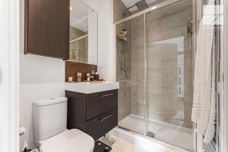 Room Hickman Avenue in Greater London