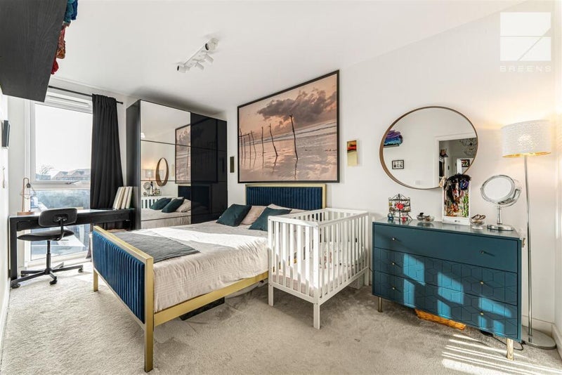 Room Hickman Avenue in Greater London