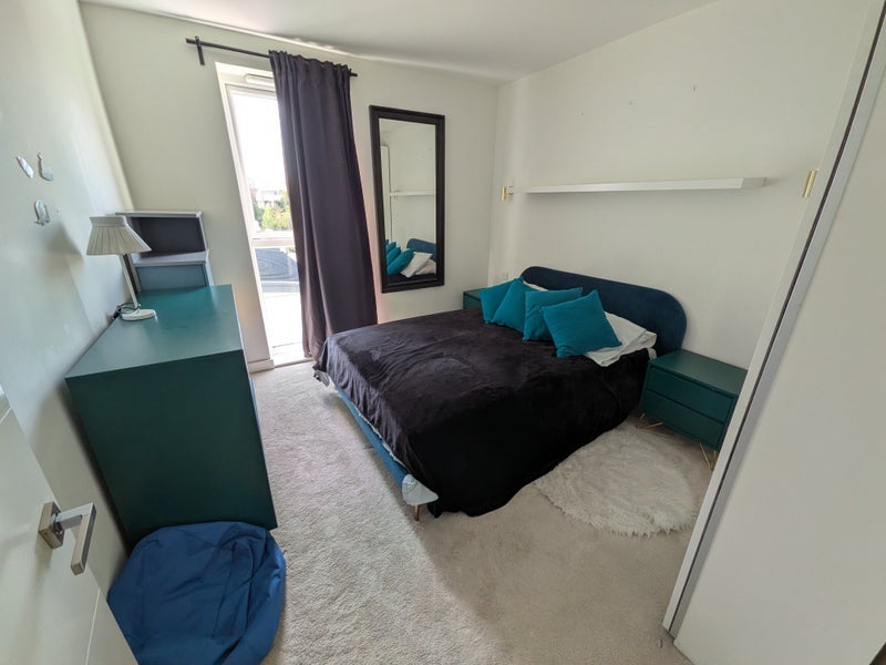 Room Hickman Avenue in Greater London