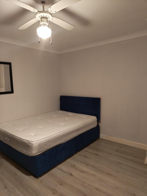 Room Leveret Close in Greater London