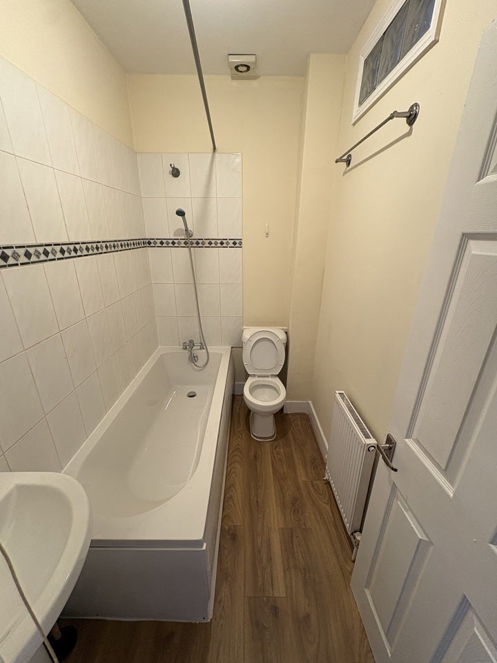 Flat Aldborough Road South in Greater London