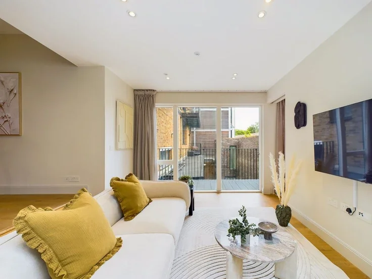 Flat St. Pancras Way in Greater London