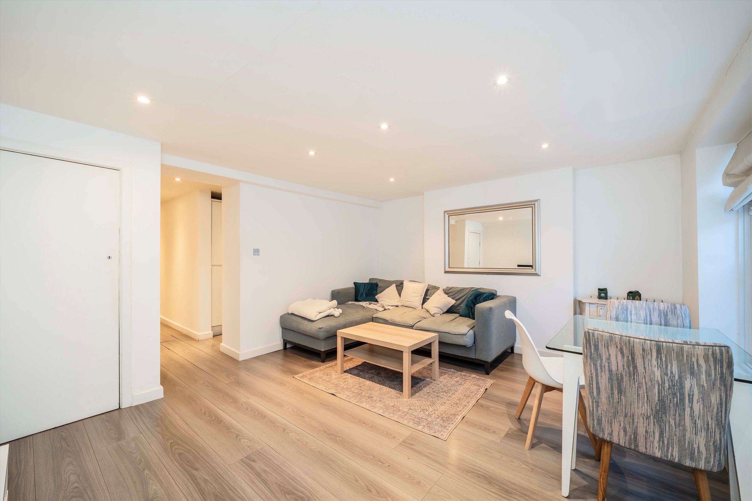 Flat Brompton Square in Greater London