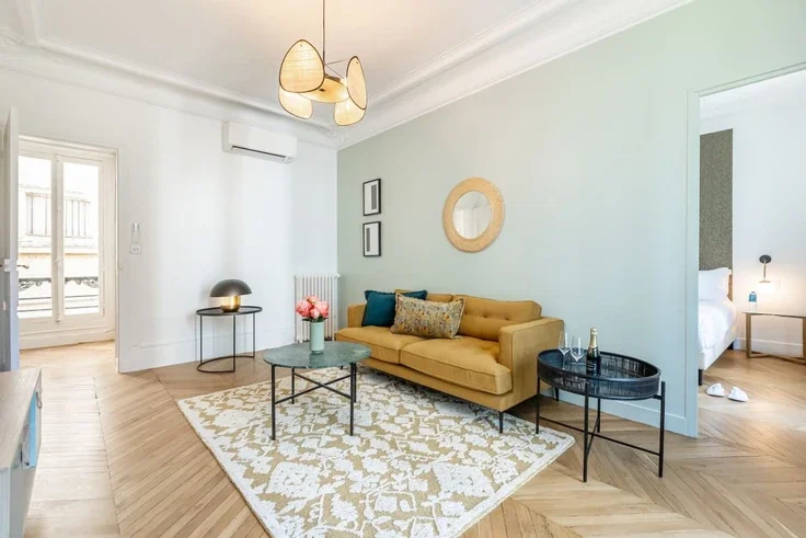 Flat Avenue de Wagram in Paris
