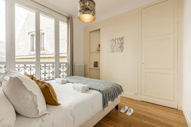 Flat Avenue de Wagram in Paris