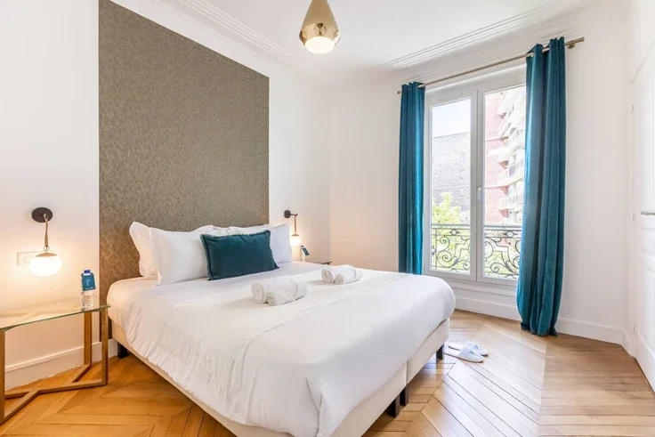 Flat Avenue de Wagram in Paris