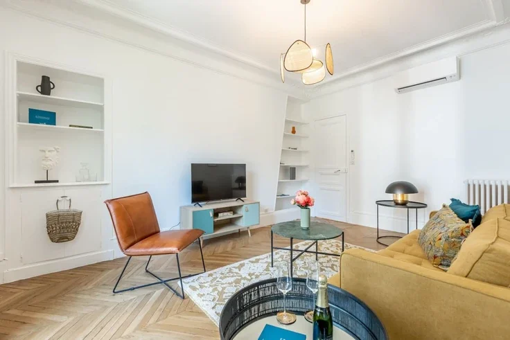 Flat Avenue de Wagram in Paris
