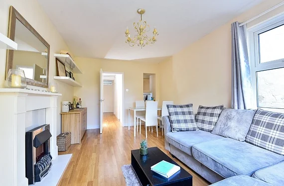 Flat Trinity Road in Greater London