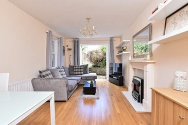 Flat Trinity Road in Greater London