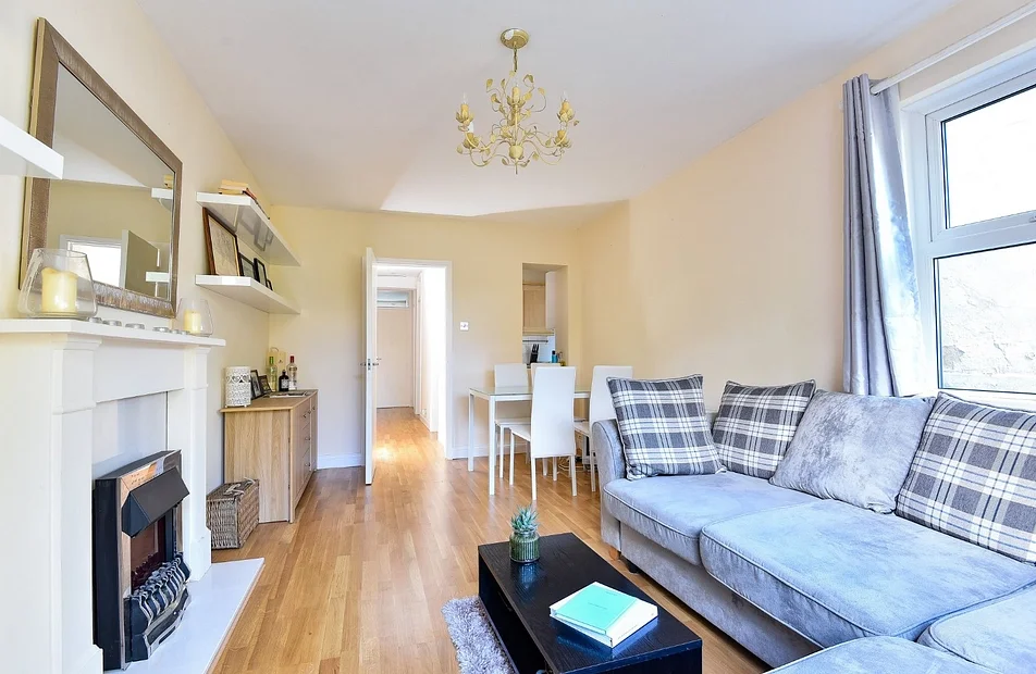 Flat Trinity Road in Greater London