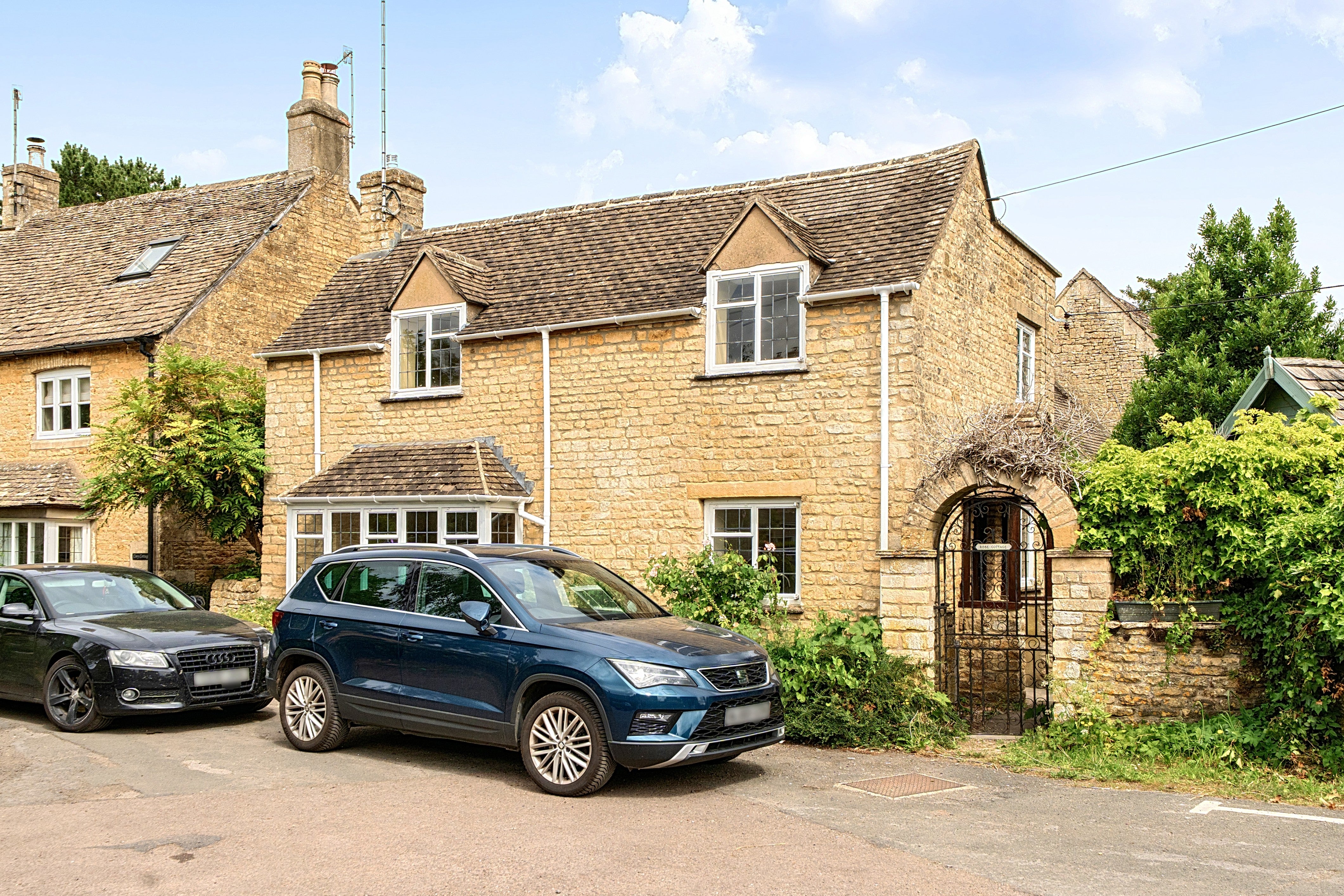 House Clapton Row in Cotswold District