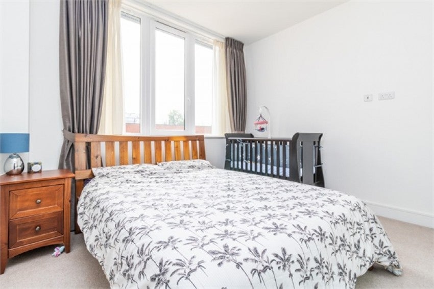 Flat London Road in Borough of Spelthorne