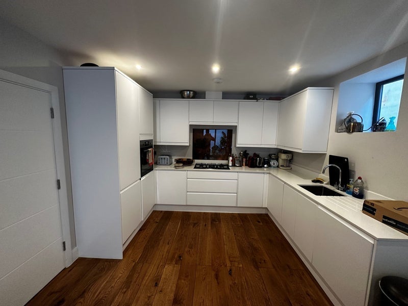 Room Bayston Road in Greater London