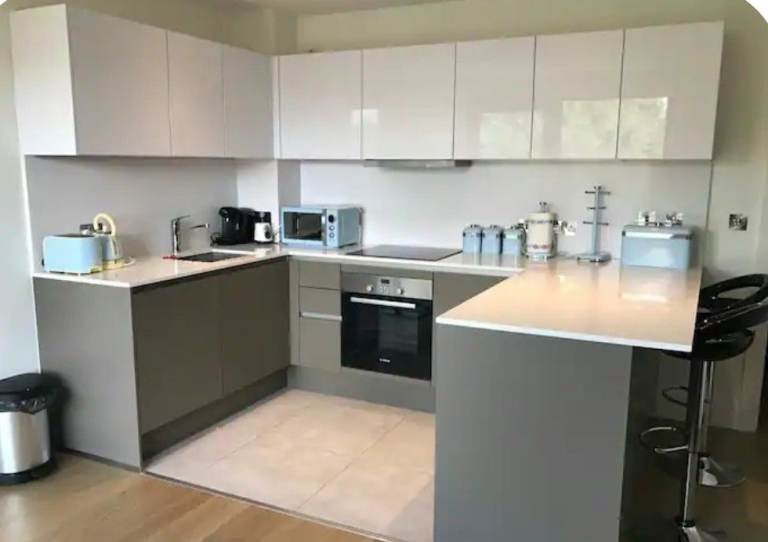 Flat Empire Way in Greater London