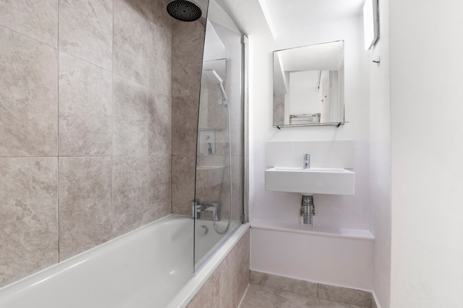 Flat Canonbury Road in Greater London