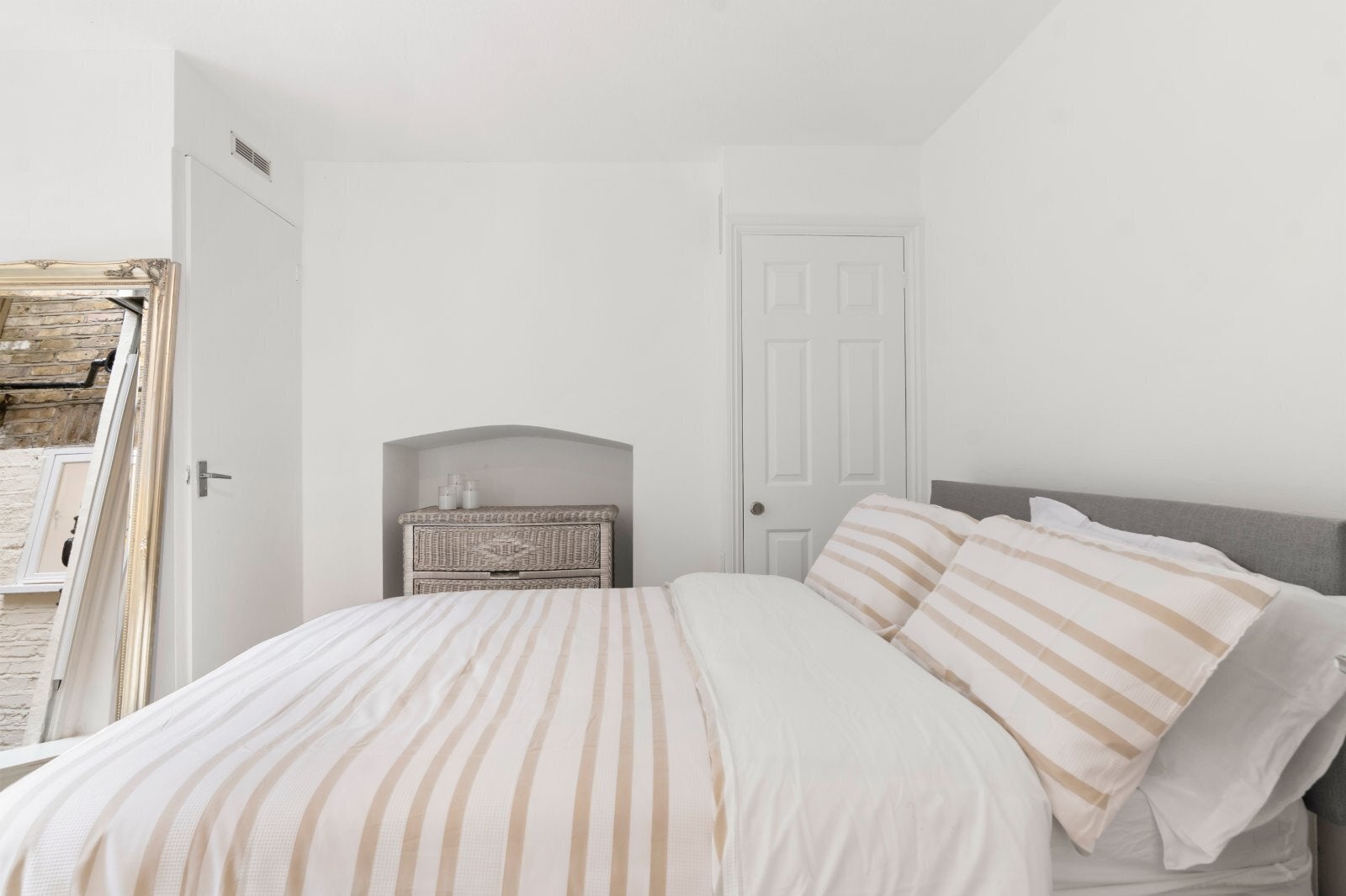 Flat Canonbury Road in Greater London