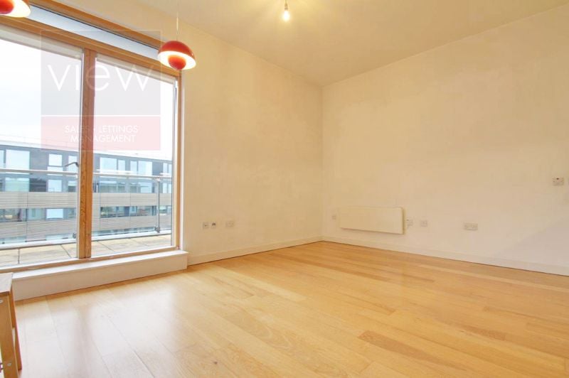 Flat Iliffe Yard in Greater London